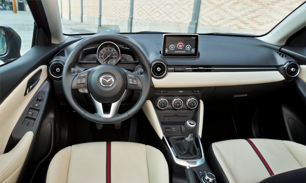 Mazda2_2015_Dashboard