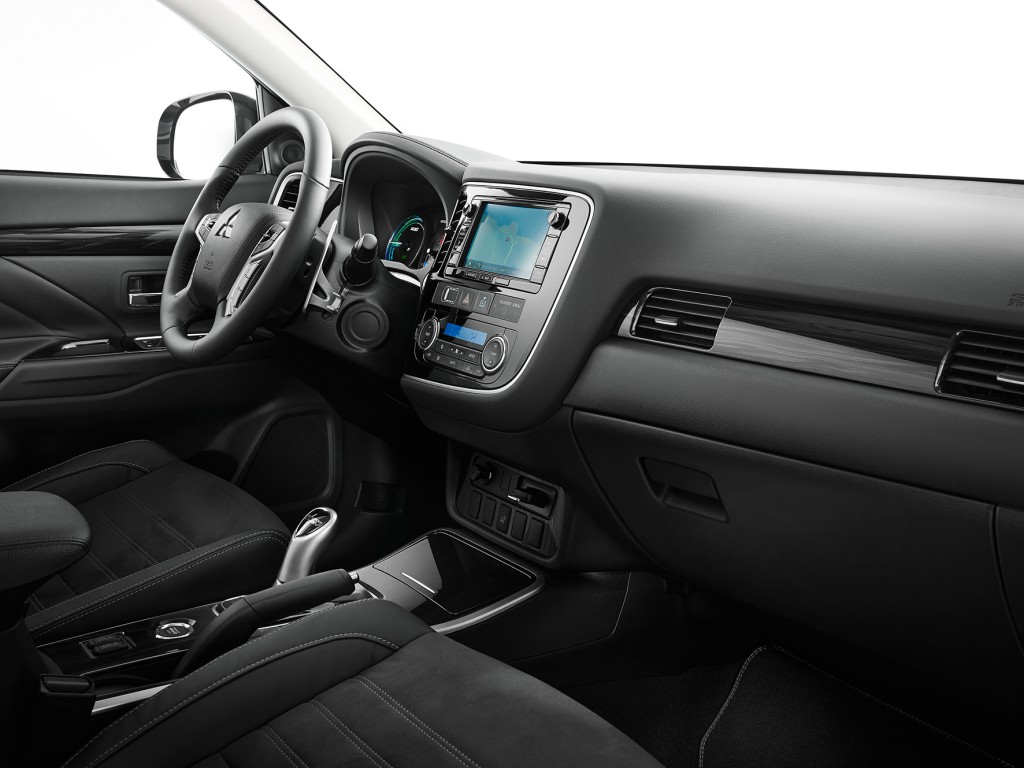 Mitsubishi Outlander 2015 interior