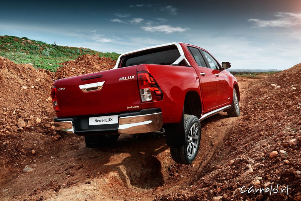 Toyota_Hilux_2016_offroad