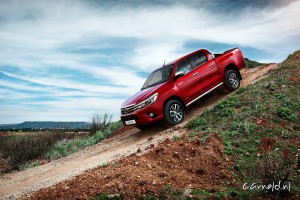 Toyota_Hilux_2016_side