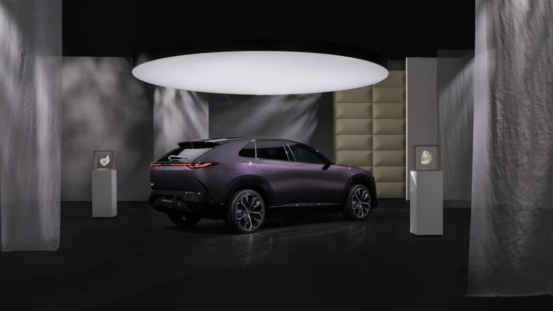 Mazda CX-6e onthuld: Stijlvol en praktisch