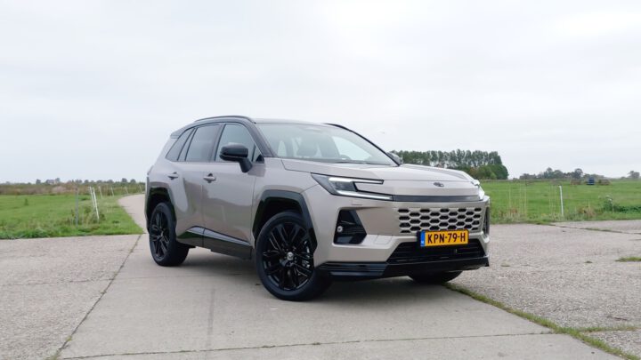 Rijtest Toyota RAV4 Plug-in Hybrid