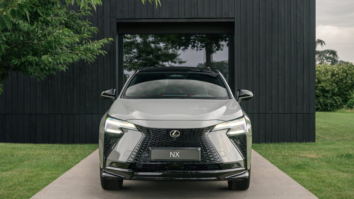 Nieuwe Lexus NX krijgt grotere accu, meer vermogen en compleet nieuw interieur