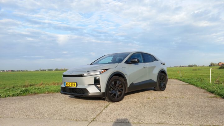 Rijtest Toyota C-HR+