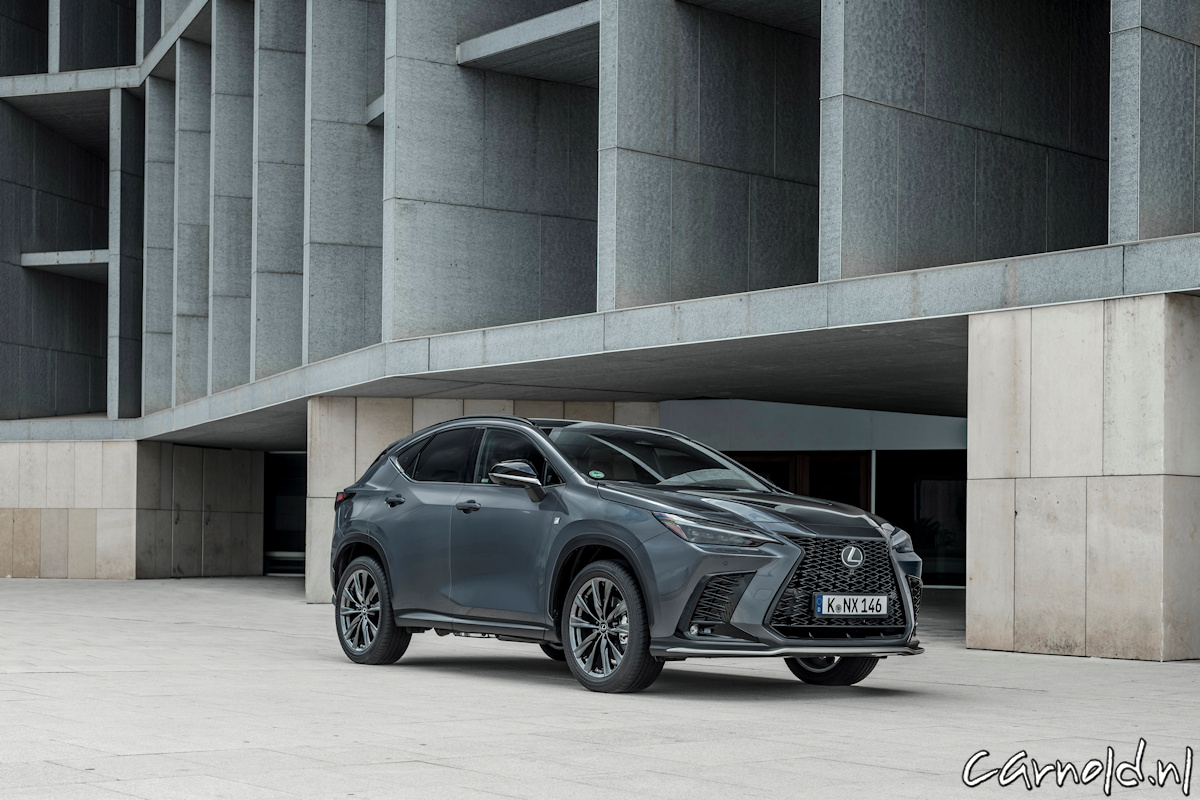 2022_Lexus_NX-16
