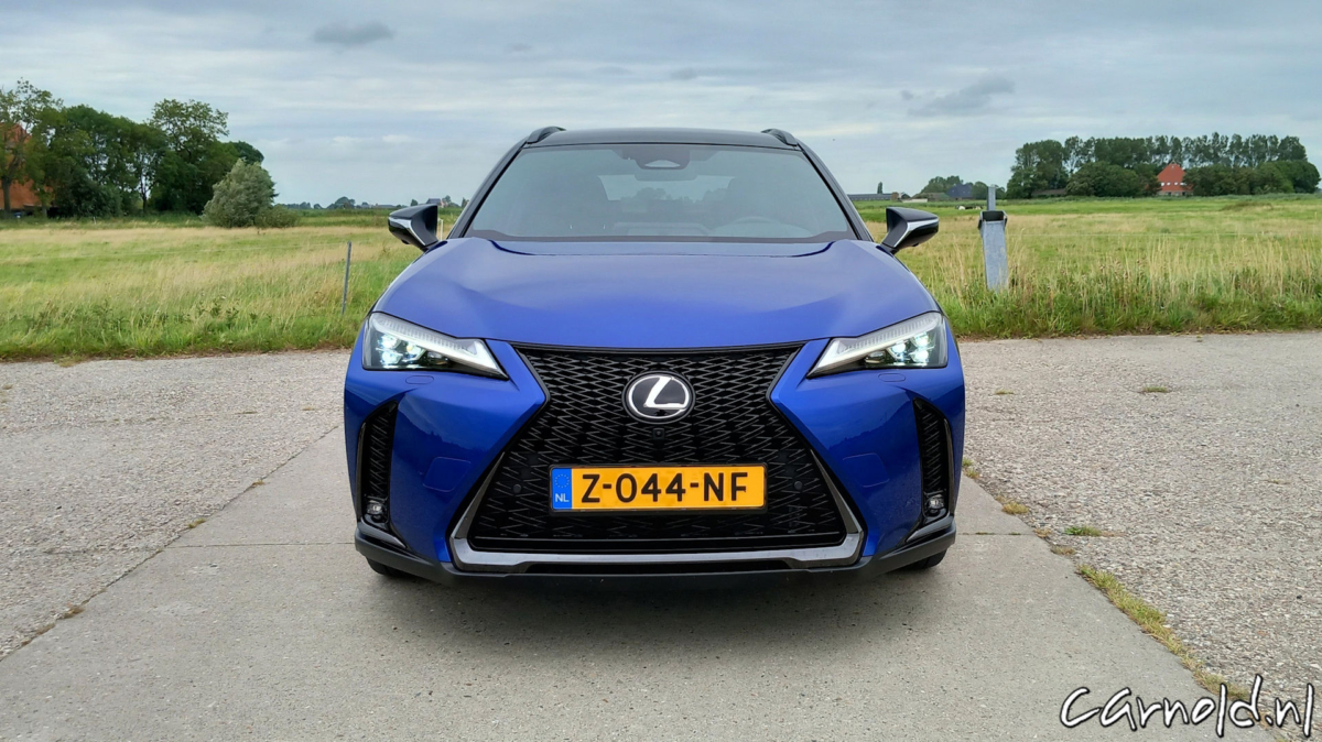 Lexus_UX300h_F Sport AWD_Test_08