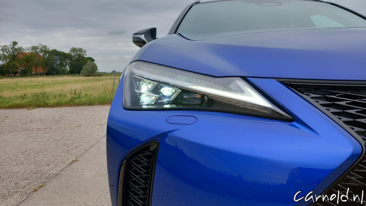 Lexus_UX300h_F Sport AWD_Test_09