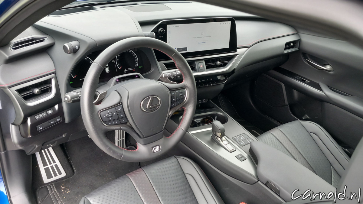 Lexus_UX300h_F Sport AWD_Test_15