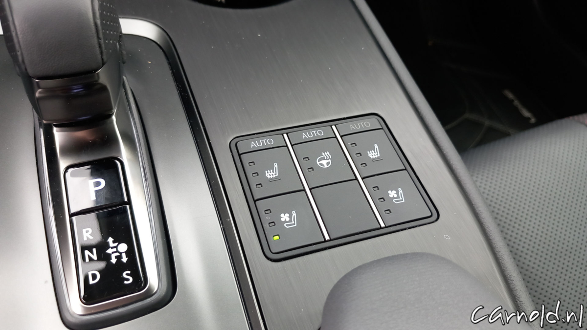 Lexus_UX300h_F Sport AWD_Test_20