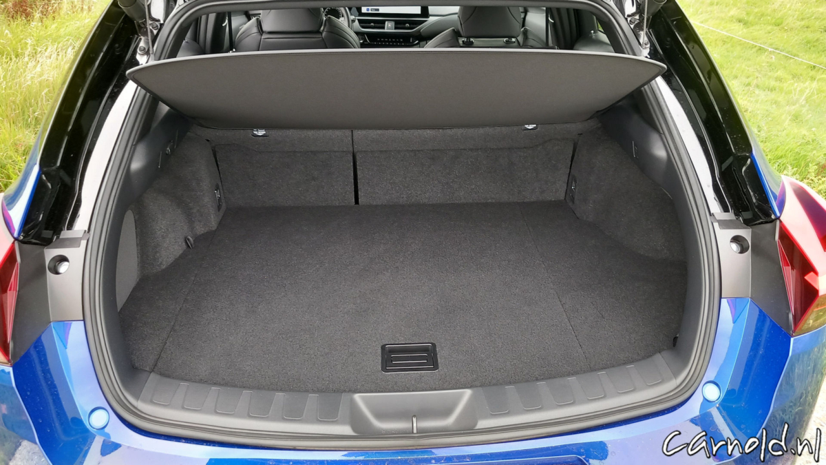 Lexus_UX300h_F Sport AWD_Test_22