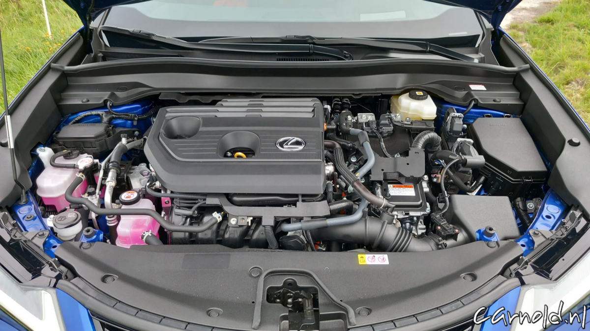 Lexus_UX300h_F Sport AWD_Test_23
