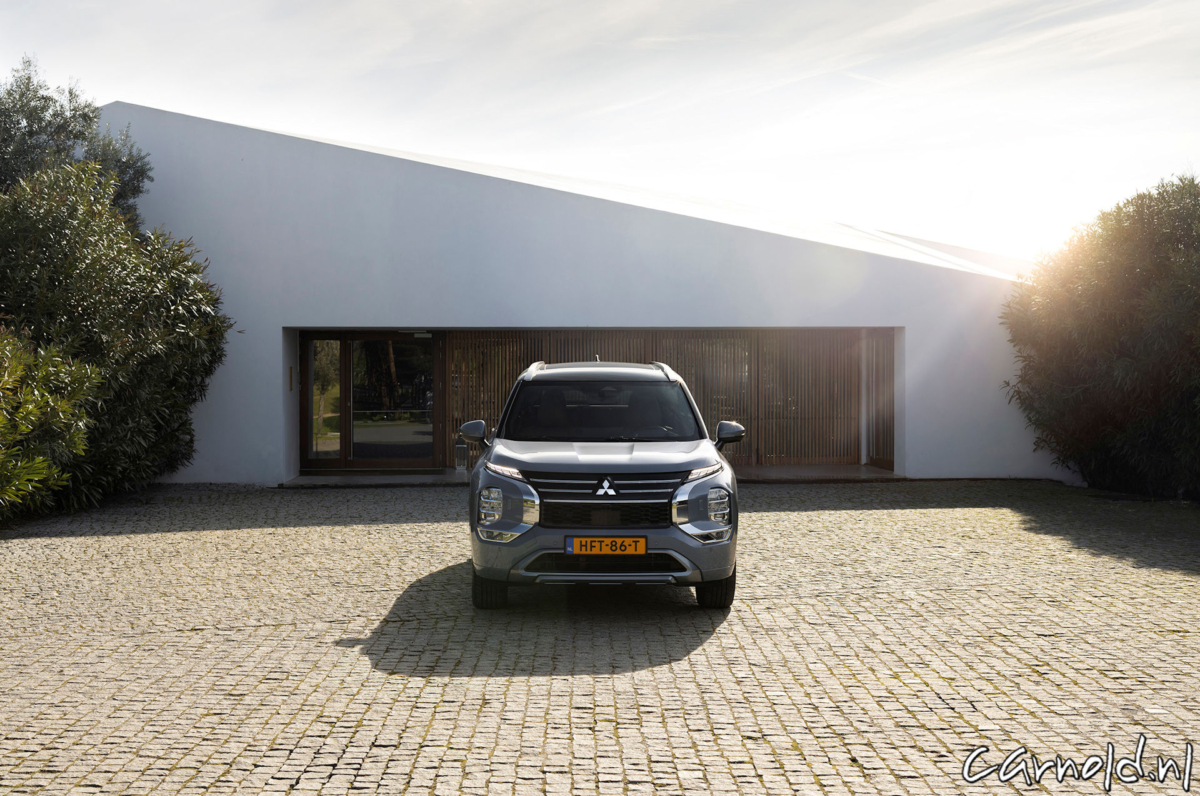 Mitsubishi_Outlander_PHEV_02
