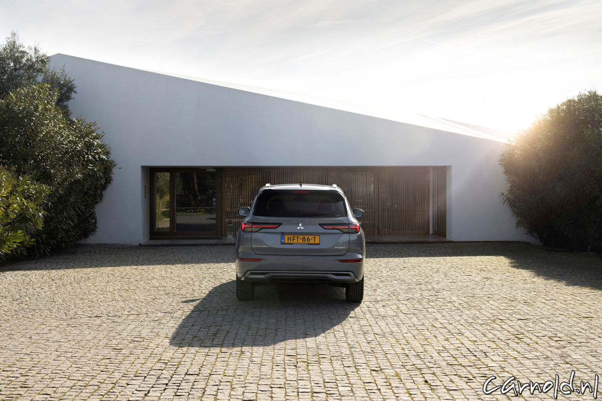 Mitsubishi_Outlander_PHEV_03