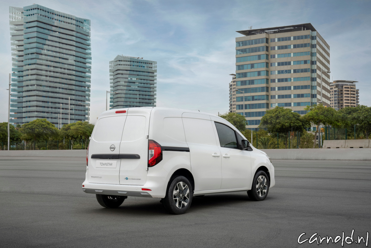 Nissan_Townstar-10