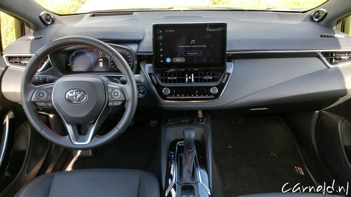 Toyota_Corolla_GR Sport_10