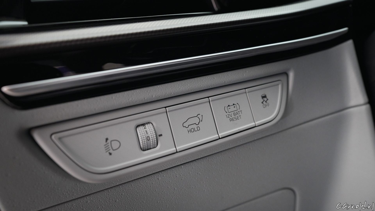 kia_niro_ivory_silver_interior_digital_1920x1080-012