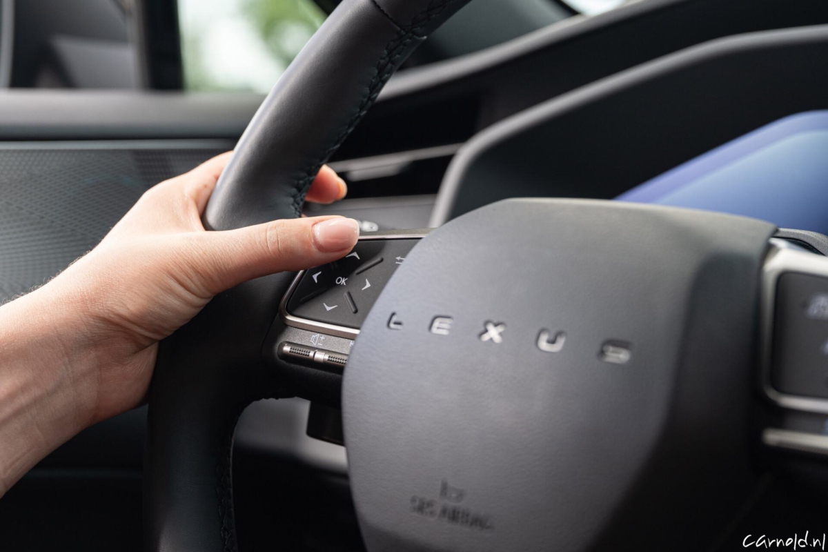 nx450h_fsport_interieur_0031