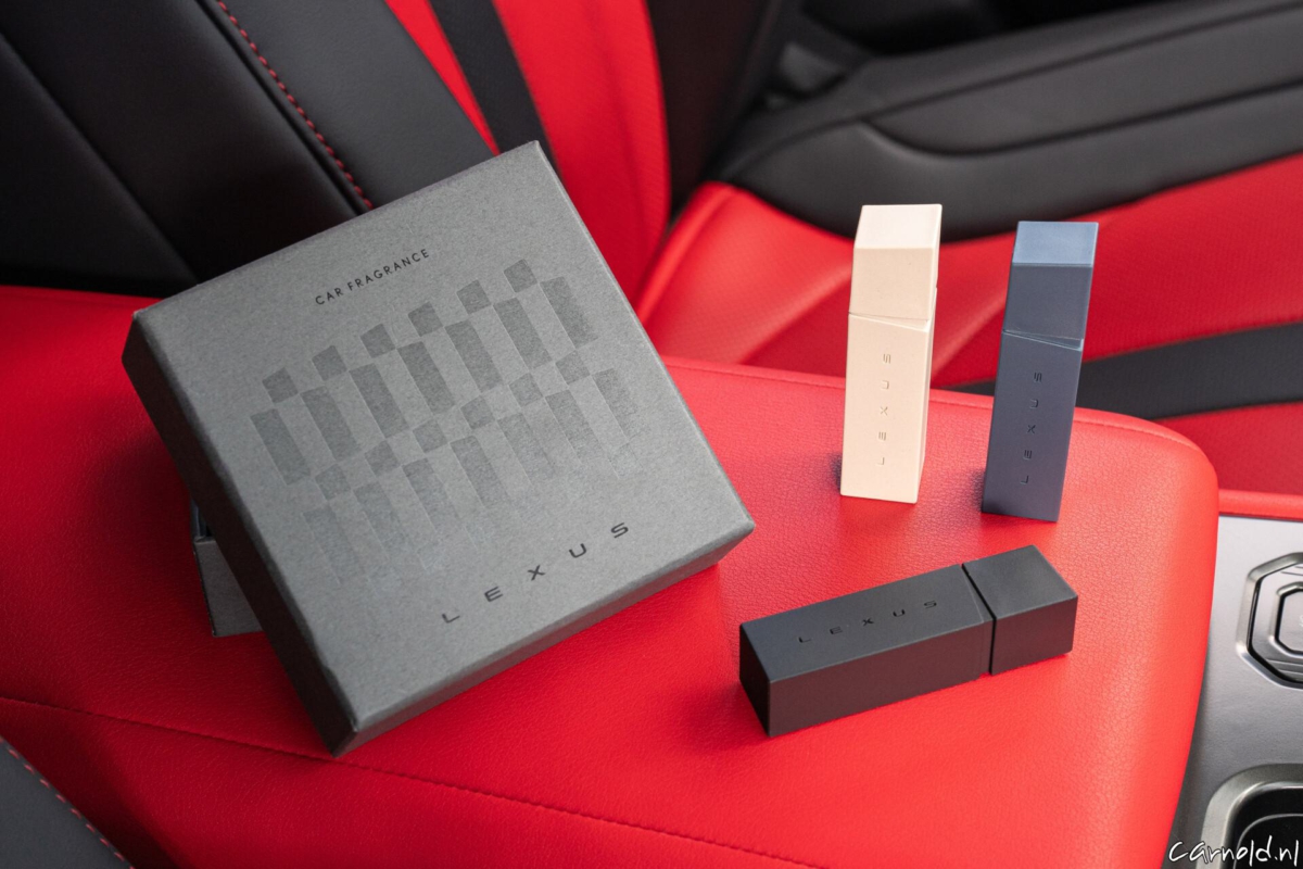 nx450h_fsport_interieur_0033