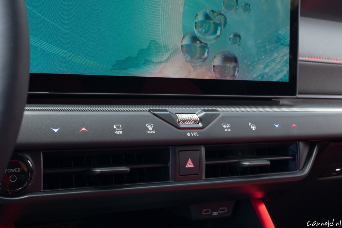 nx450h_fsport_interieur_0036