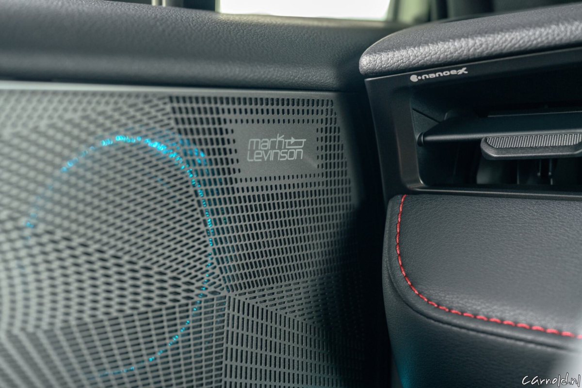 nx450h_fsport_interieur_006