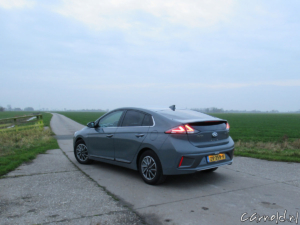 Hyundai_Ioniq_Electric-16