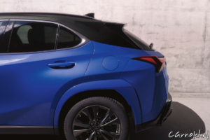 Lexus_UX300h_05