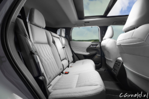 Mitsubishi_Outlander_PHEV_11