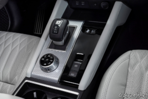 Mitsubishi_Outlander_PHEV_12