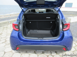 Toyota_Yaris_Hybrid_Rijtest-15