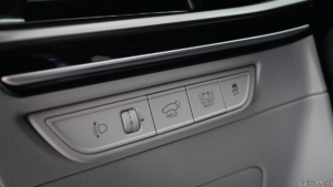 kia_niro_ivory_silver_interior_digital_1920x1080-012