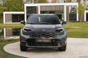 2026_Yaris Cross_Storm grey_Static_07