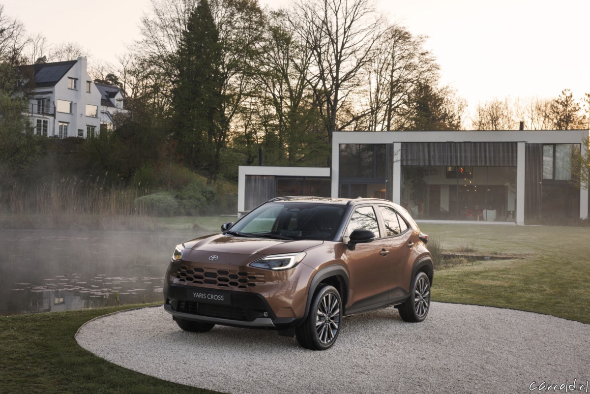 Yaris Cross_High Grade_Precious Bronze_Static-18