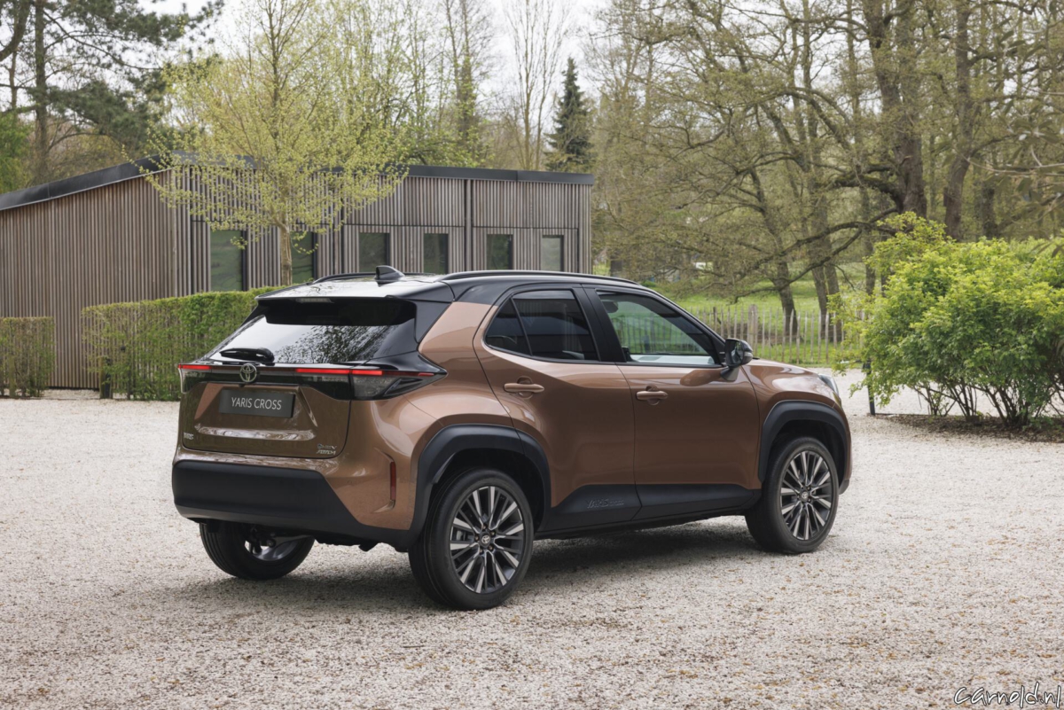 Yaris Cross_High Grade_Precious Bronze_Static-01