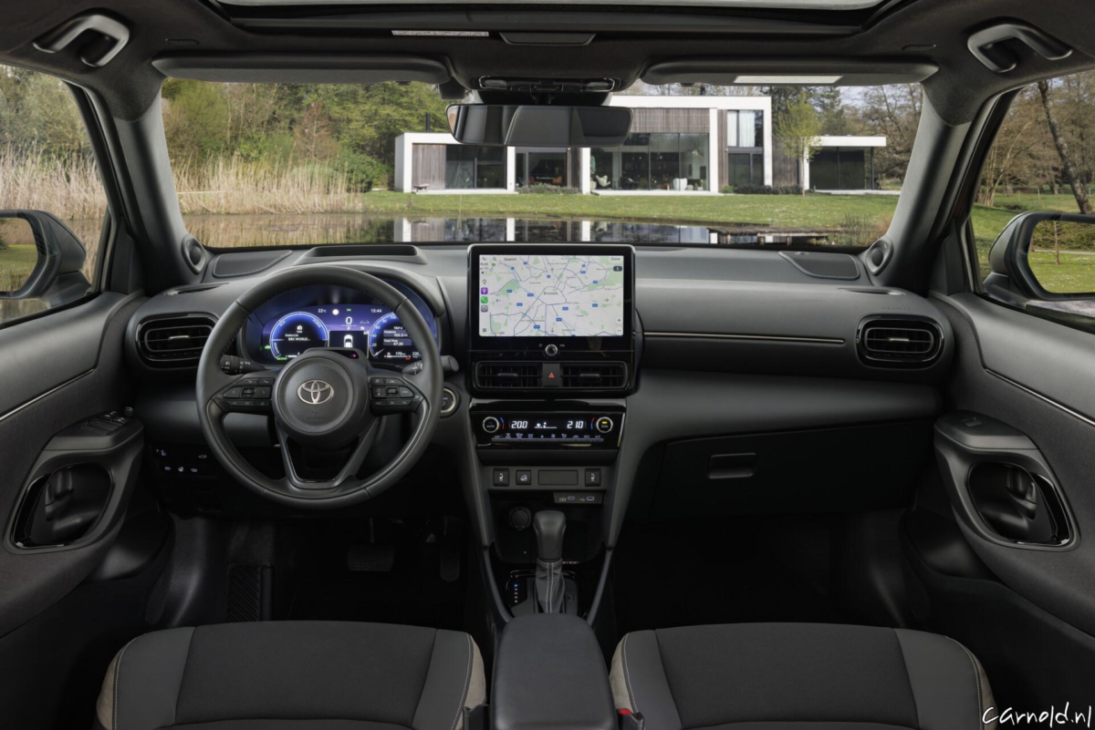 Yaris Cross_High Grade_Precious Bronze_Interior-01