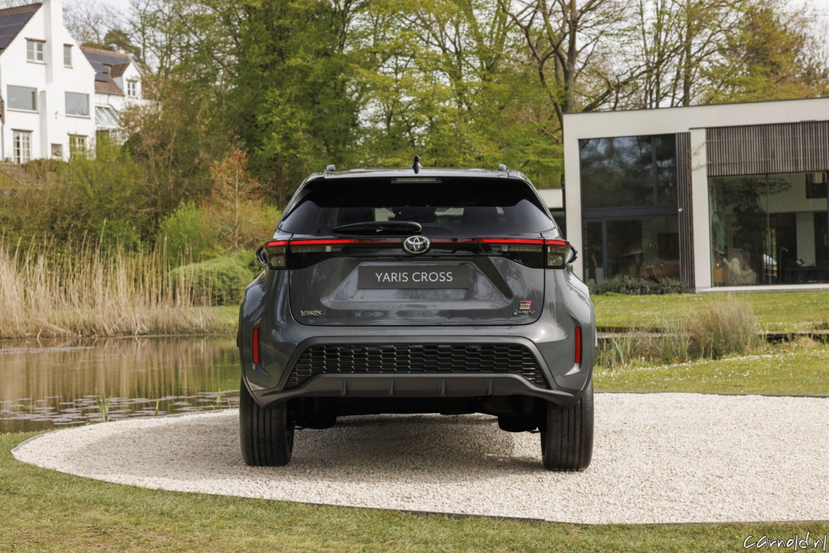 2026_Yaris Cross_Storm grey_Static_08