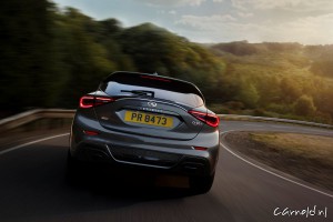 Infiniti_Q30_11