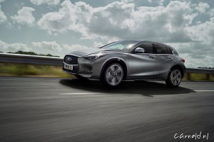 Infiniti_Q30_2