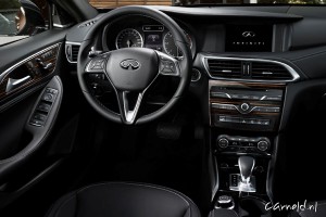 Infiniti_Q30_4